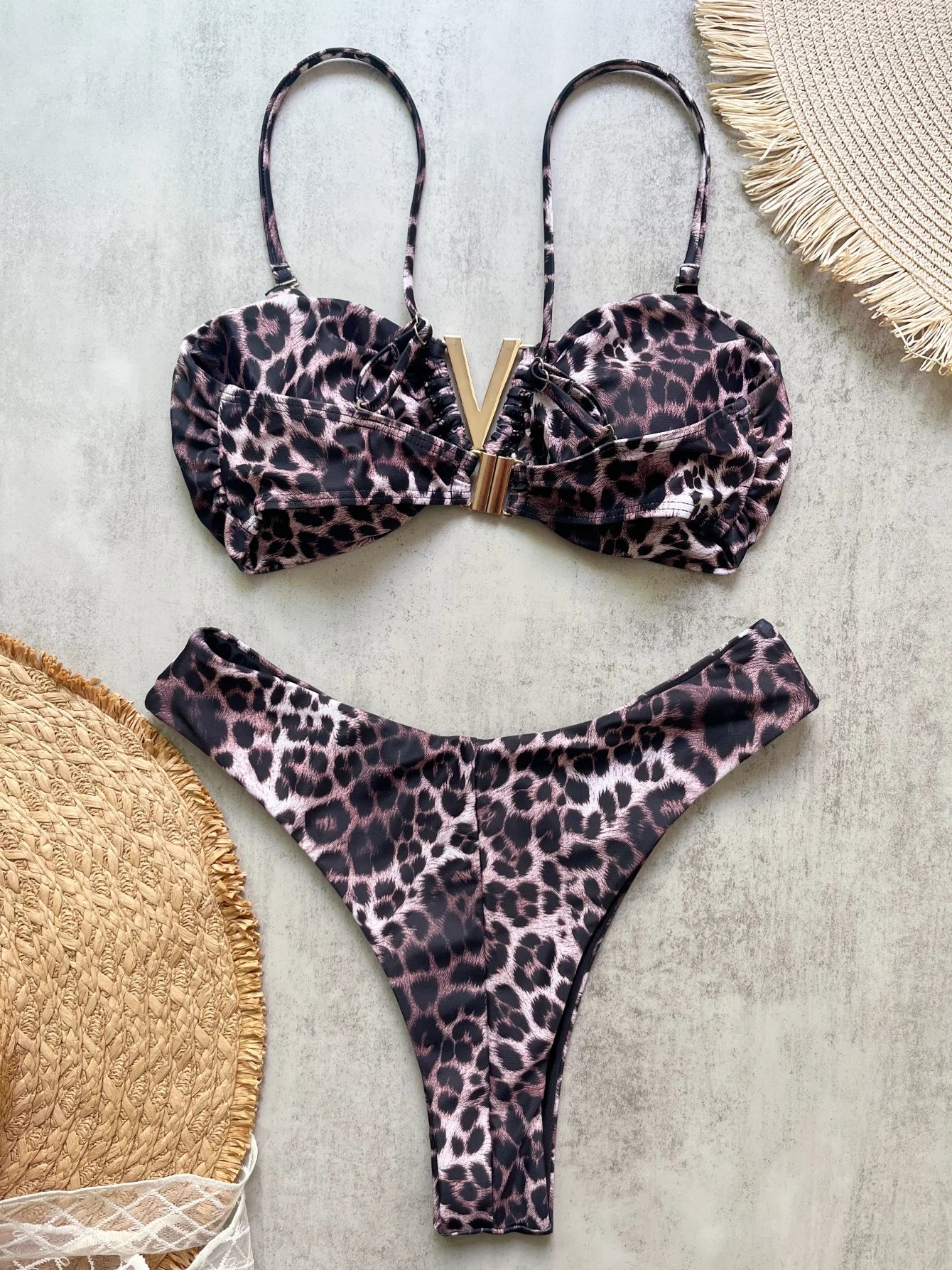 Vue de face du bikini femme La Fauve Solaire imprimé léopard et rembourré