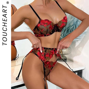 Broderie rouge de l’ensemble lingerie La Braise Brodée