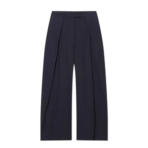 Pantalon large plissé La Ligne Ample, vue portée de la silhouette fluide