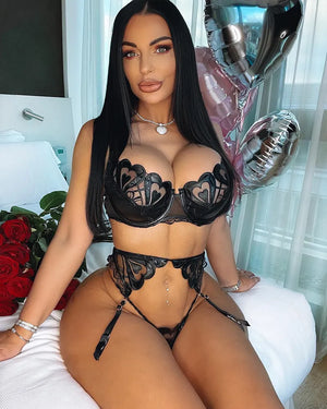 Dessous sexy en dentelle motif coeur ensemble trois pièces Supplice - GUAPPAA