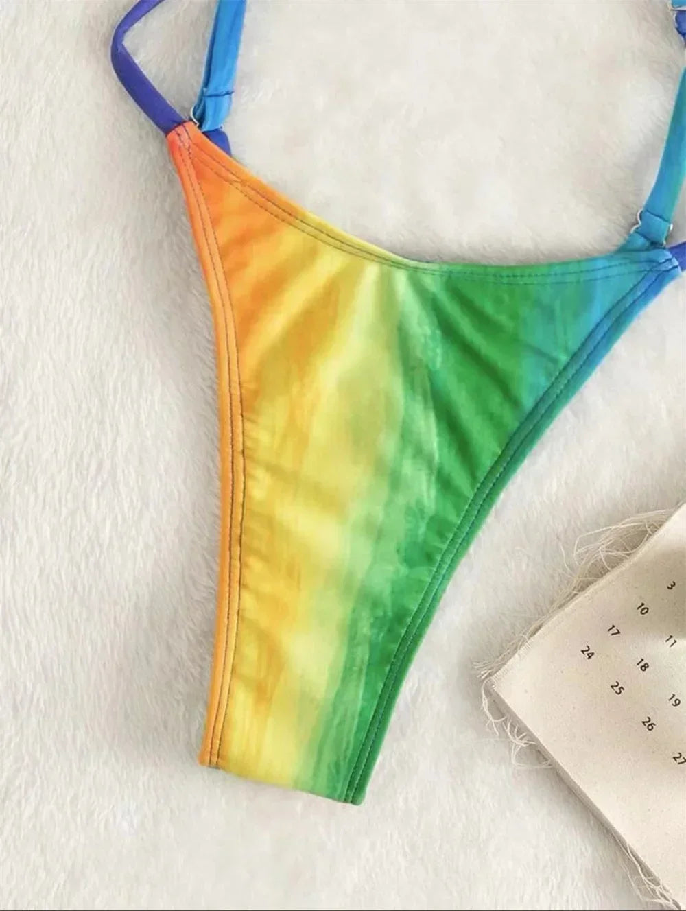 L'Arc-en-Ciel – Micro Monokini String Croisé Dégradé Dos Nu