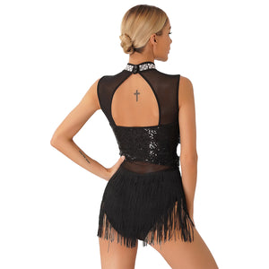 Vue de profil de la tenue de danse L’Éclat Scénique montrant les franges en mouvement
