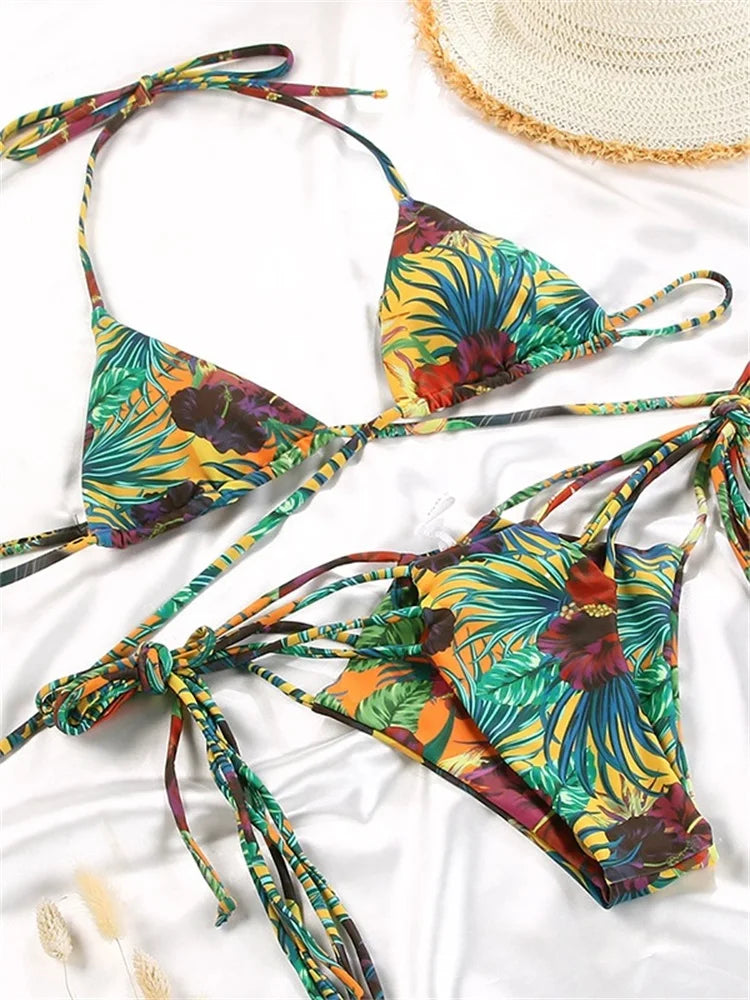 Maillot de bain femme Formentera à motif floral, détail du haut triangle avec coussinets