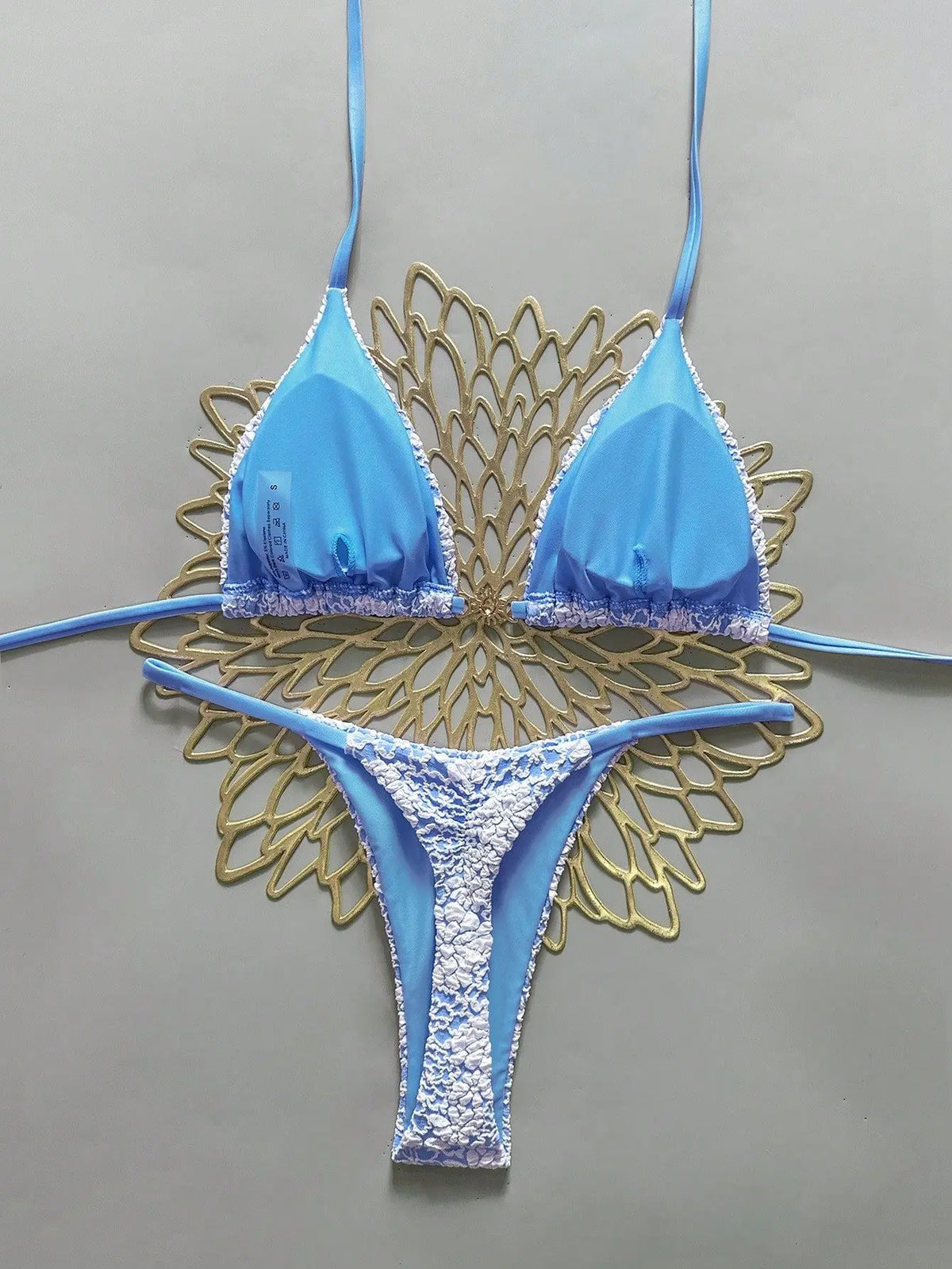 Vue de face du micro bikini femme L’Onde Azur avec haut licou sans armatures et coussinets
