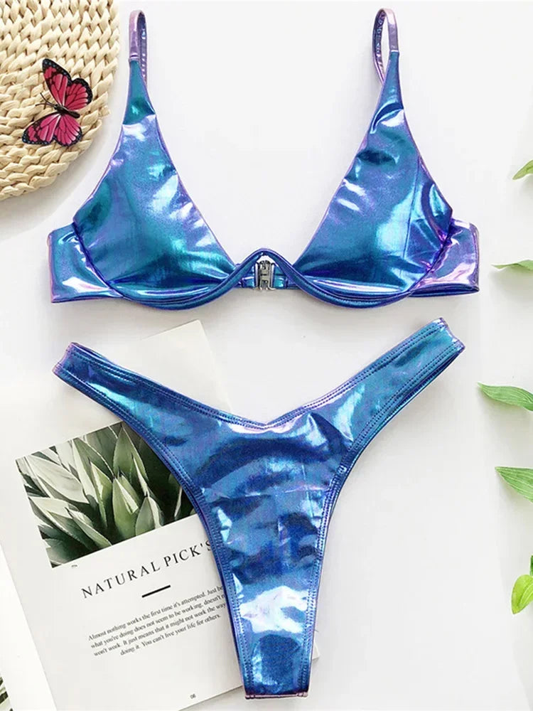 Bikini Tossa bleu deux pièces à décolleté V et effet similicuir, silhouette contemporaine, Guappaa