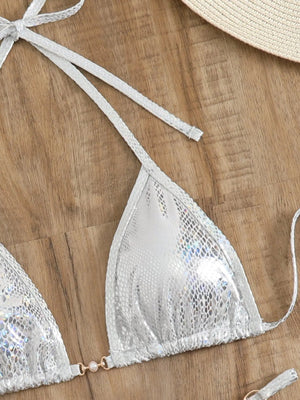 Détail du haut triangle argent holographique du bikini La Sélénite