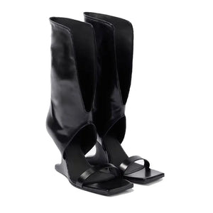 Vue de profil des bottes La Riviera avec talon carré de 7,8 cm disponibles chez Guappaa