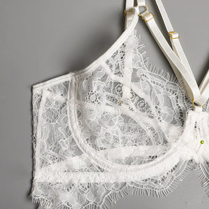 Ensemble lingerie Éclat de Minuit GUAPPAA en dentelle avec harnais, trois pièces.