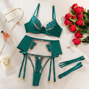 Ensemble lingerie quatre pièces Le Voile Ardant, coloris vert.