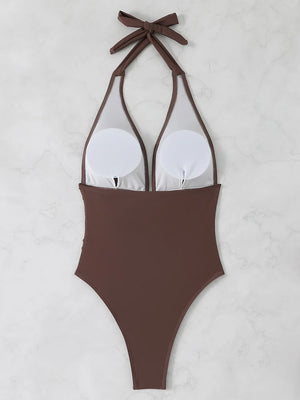Gros plan sur l’encolure licou du maillot une pièce Cala Vento proposé chez Guappaa
