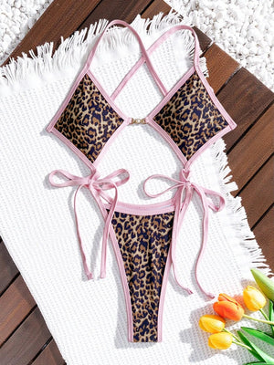 Maillot de bain une pièce tanga imprimé léopard La Fauve, liserés rose