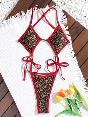 Maillot de bain une pièce tanga imprimé léopard La Fauve, liserés rouges, vue produit face