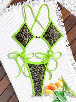 Maillot de bain une pièce tanga imprimé léopard La Fauve, liserés vert vif