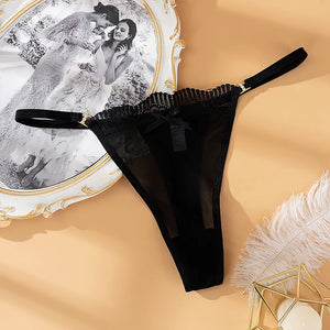 Présentation générale du string ajouré La Dentelle dans la lingerie Guappaa