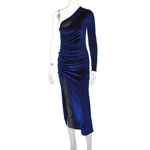 Robe longue fendue spaghetti velours à manche longue asymétrique une épaule dénudée Marbella - GUAPPAA