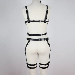 Harnais femme noir ajustable en simili cuir sur mannequin, accessoire mode GUAPPAA