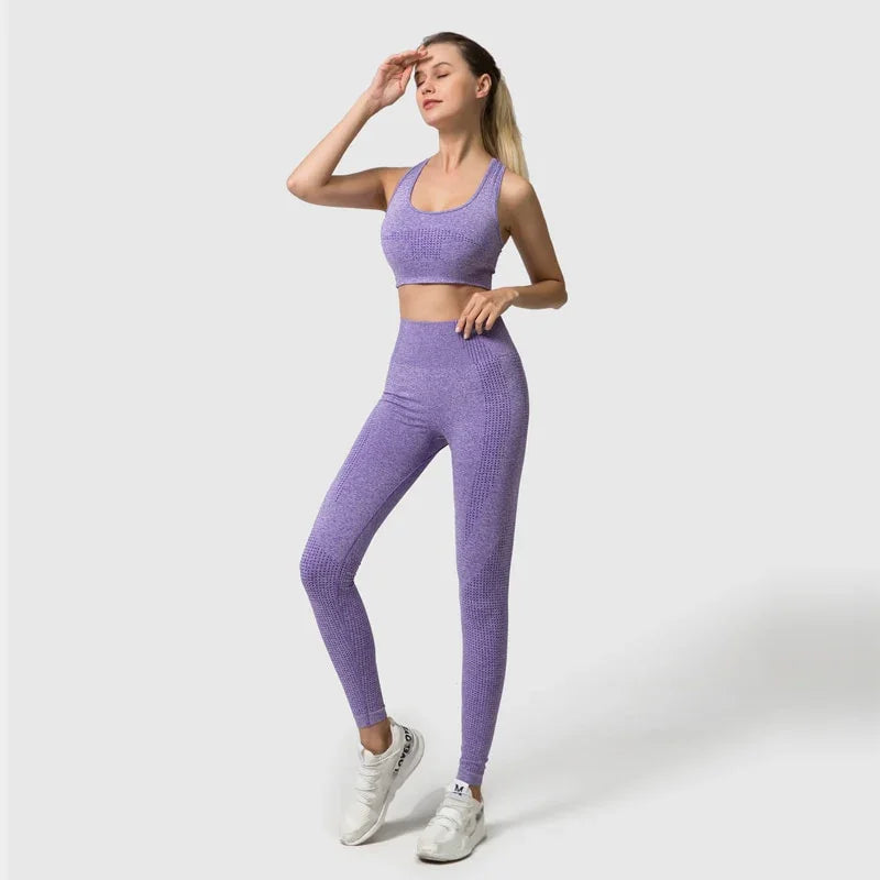 Ensemble fitness trois pièces rouge avec crop top, pull et legging taille haute