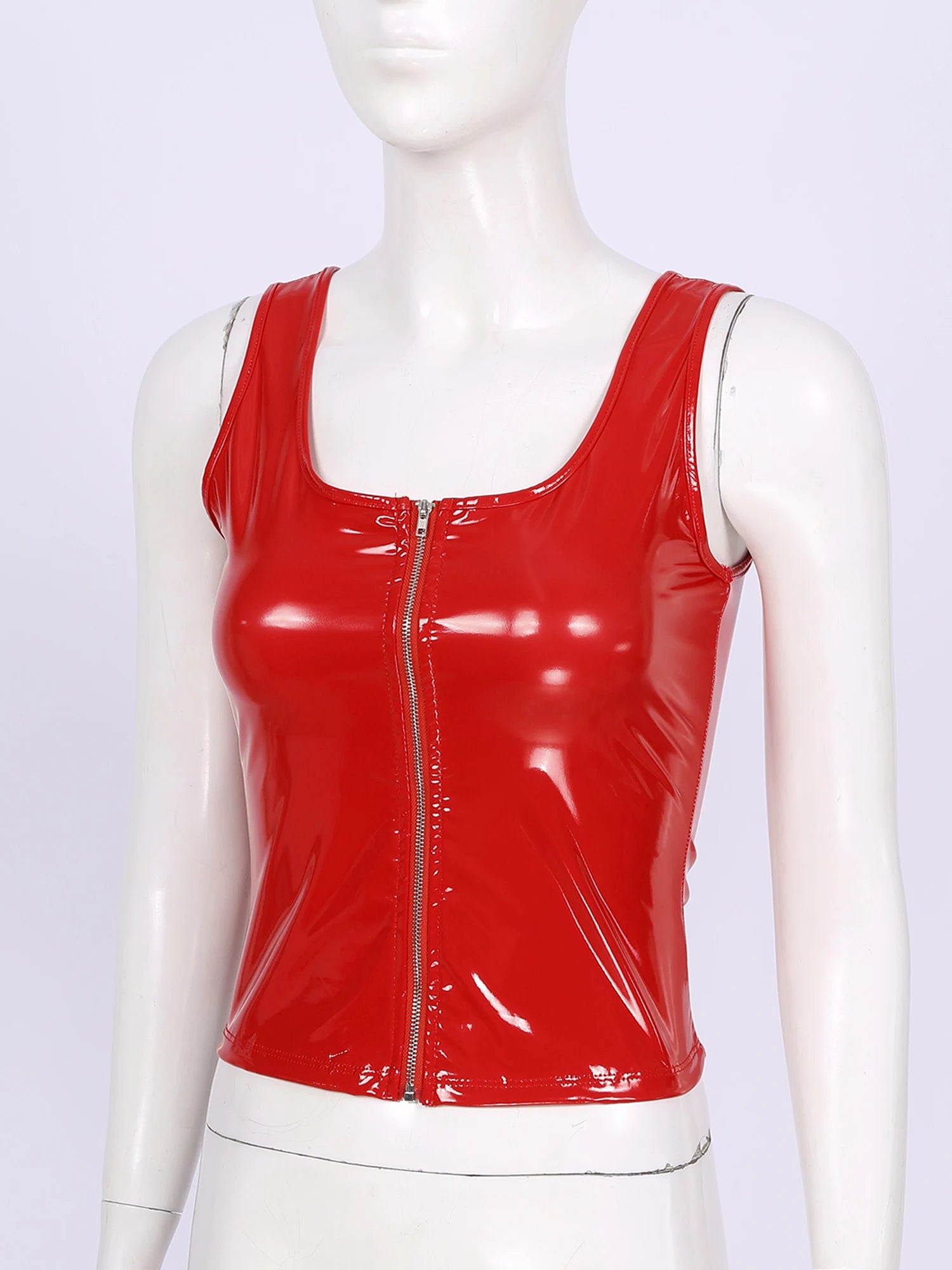 Haut femme crop-top simili latex à tirette verni rouge sur mannequin - GUAPPAA