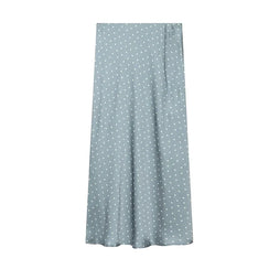 Vue de profil de la jupe midi satinée taille haute Le Reflet Serein