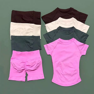 Ensemble fitness L’Élan Souple sans couture avec top manches courtes et short, vue principale