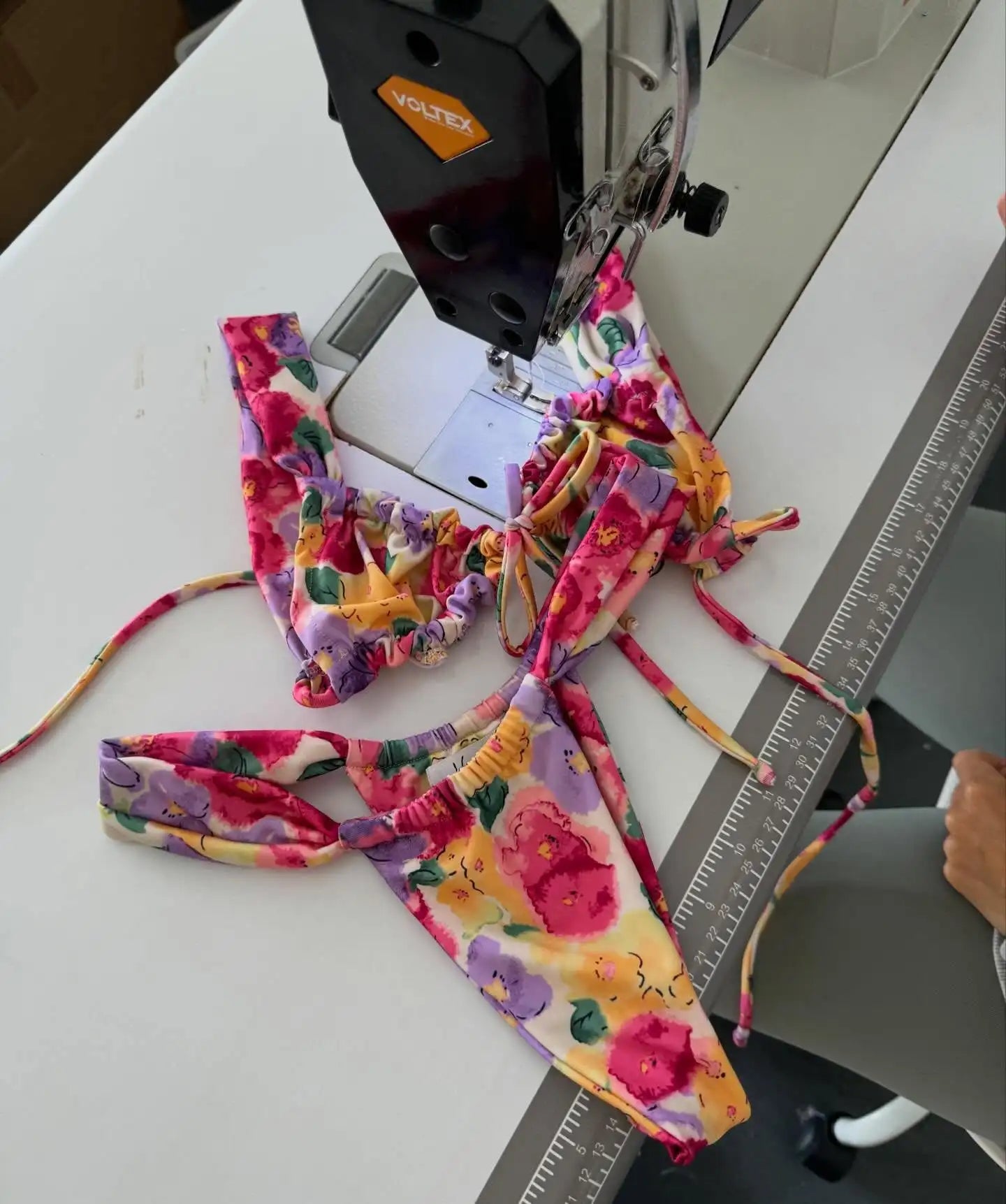 Bikini imprimé Almería deux pièces pour femme, vue principale du haut rembourré et du bas taille basse