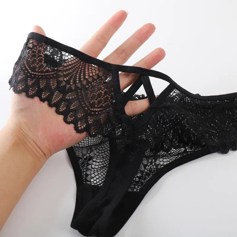 La Dentelle Fine, string nylon taille basse, présentation d’une vue portée du modèle