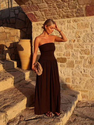 Détail du bustier sans bretelles de la robe brune L’Éclat Serein