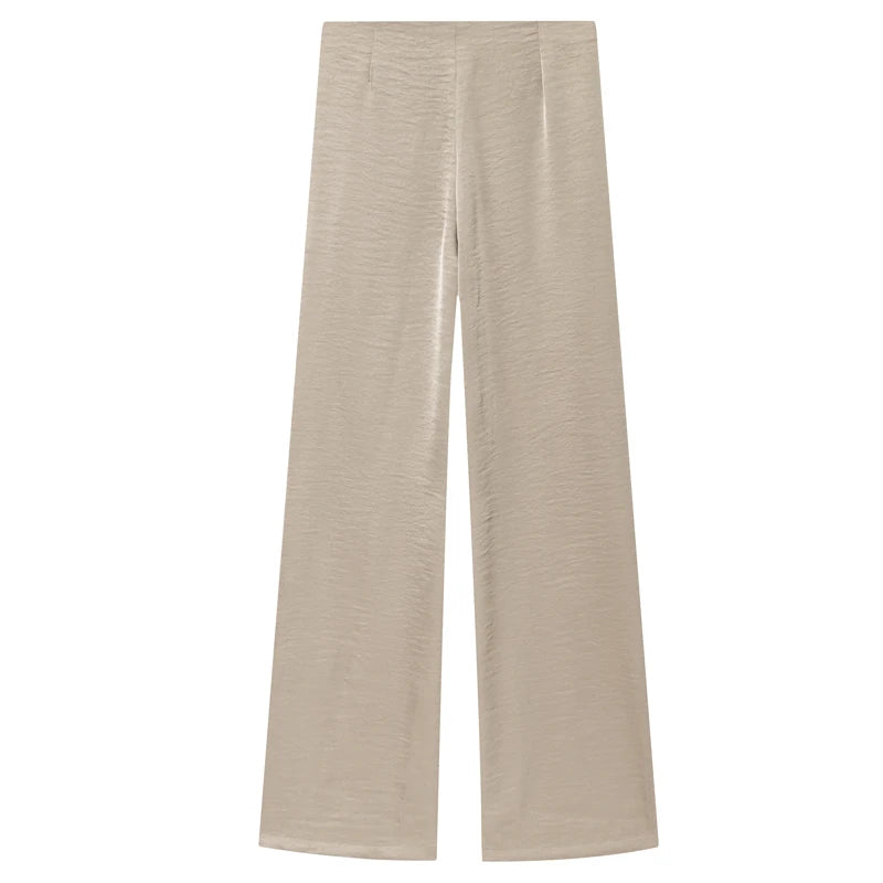 Détail de la taille haute du pantalon La Ligne Satinée