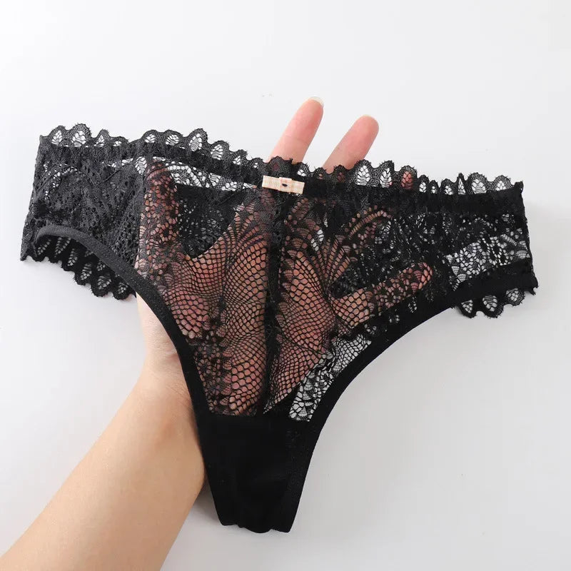 String ajouré La Dentelle Fine, détail de la coupe légère et de la maille nylon