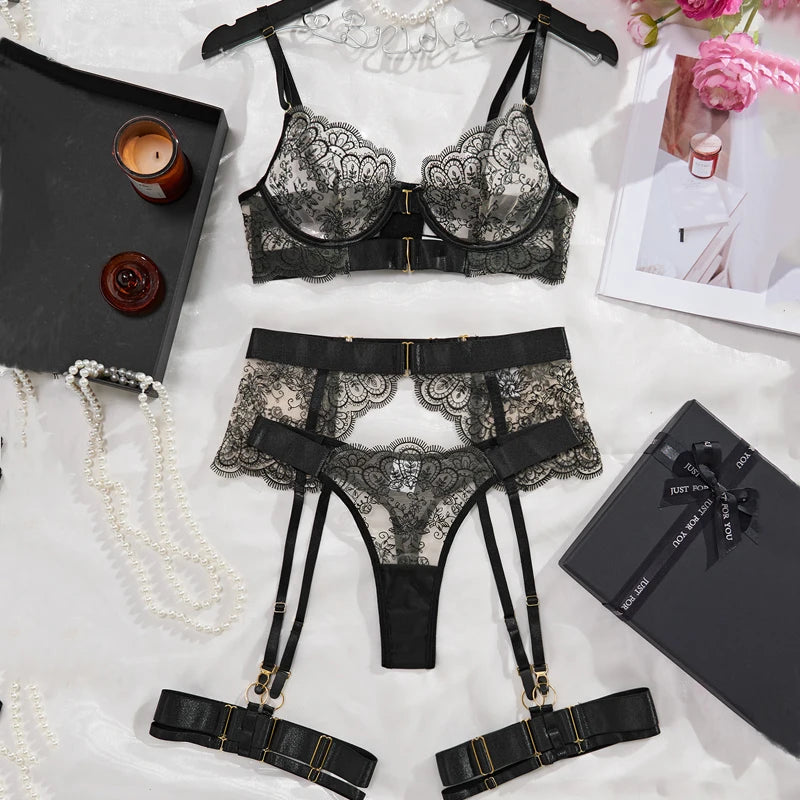 Ensemble de lingerie dentelle cinq pièces sexy Un Regard - GUAPPAA