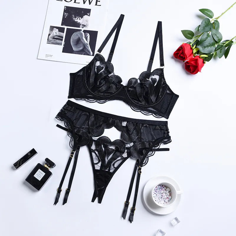 Dessous sexy en dentelle motif coeur ensemble trois pièces Supplice - GUAPPAA