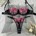 Ensemble lingerie brodé La Veillée Pourpre avec armatures
