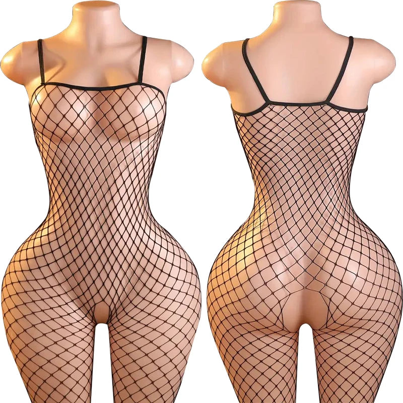 La Collection Obscure, présentation d’une silhouette de lingerie ajourée pour femme