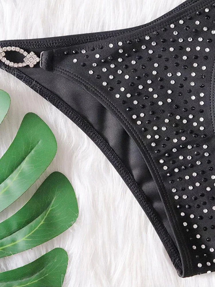 Maillot de bain échancré à strass et chaînes bijoux Le Monaco - GUAPPAA