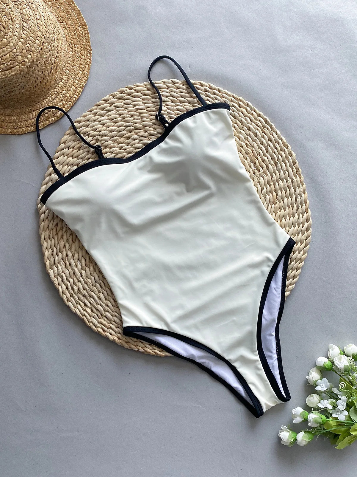 Maillot de bain une pièce échancré rétro femme blanc noir Bristol - GUAPPAA