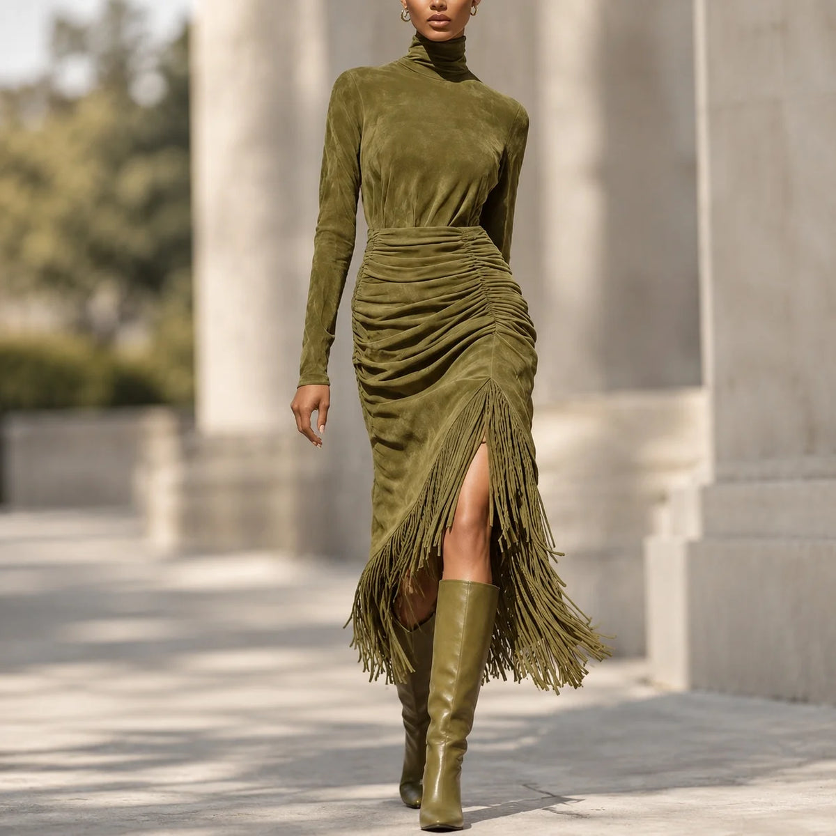 Robe mi-longue vert olive col roulé franges drapée La Bohémienne