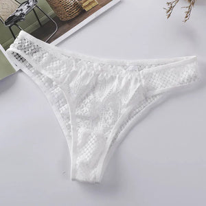 Le Voile Doux, vue portée du string dentelle taille basse pour femme