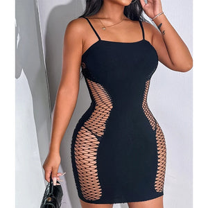 Robe de plage transparente Le Voile des Dunes portée par-dessus une tenue de bain