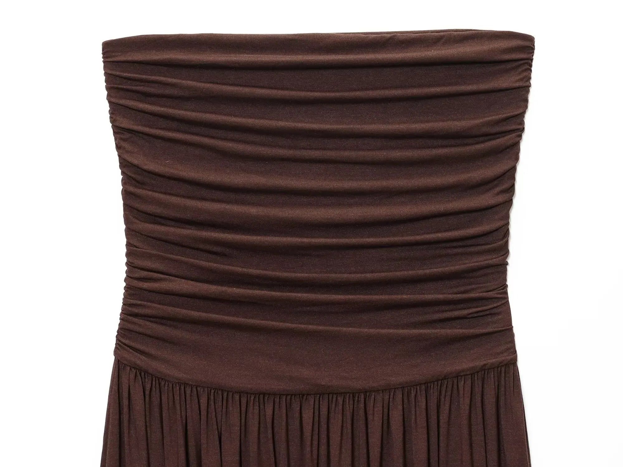 Robe longue brune L’Éclat Serein et sa coupe évasée