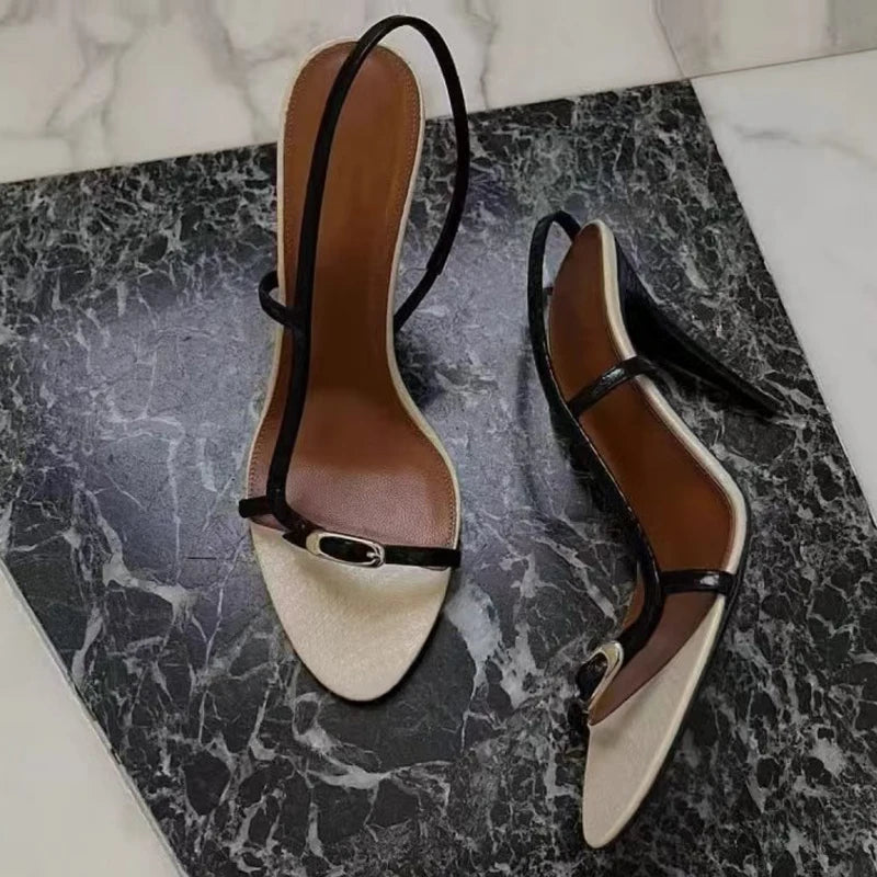 Talon fin très haut des sandales La Ligne Ivoire