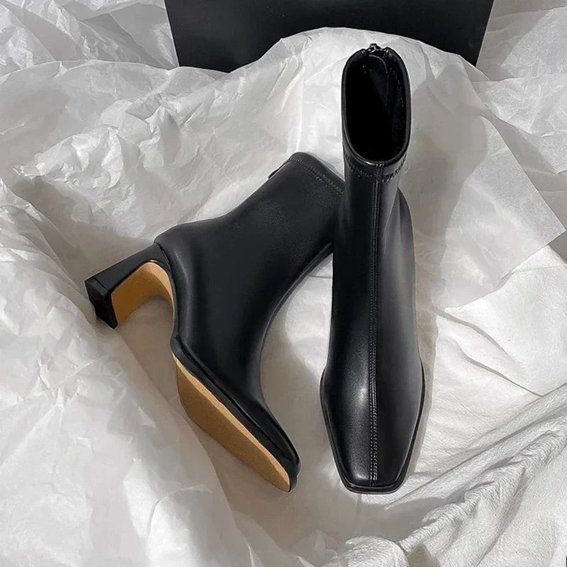 Présentation des bottines L’Allure d’Hiver en blanc, marron et noir du 35 au 40