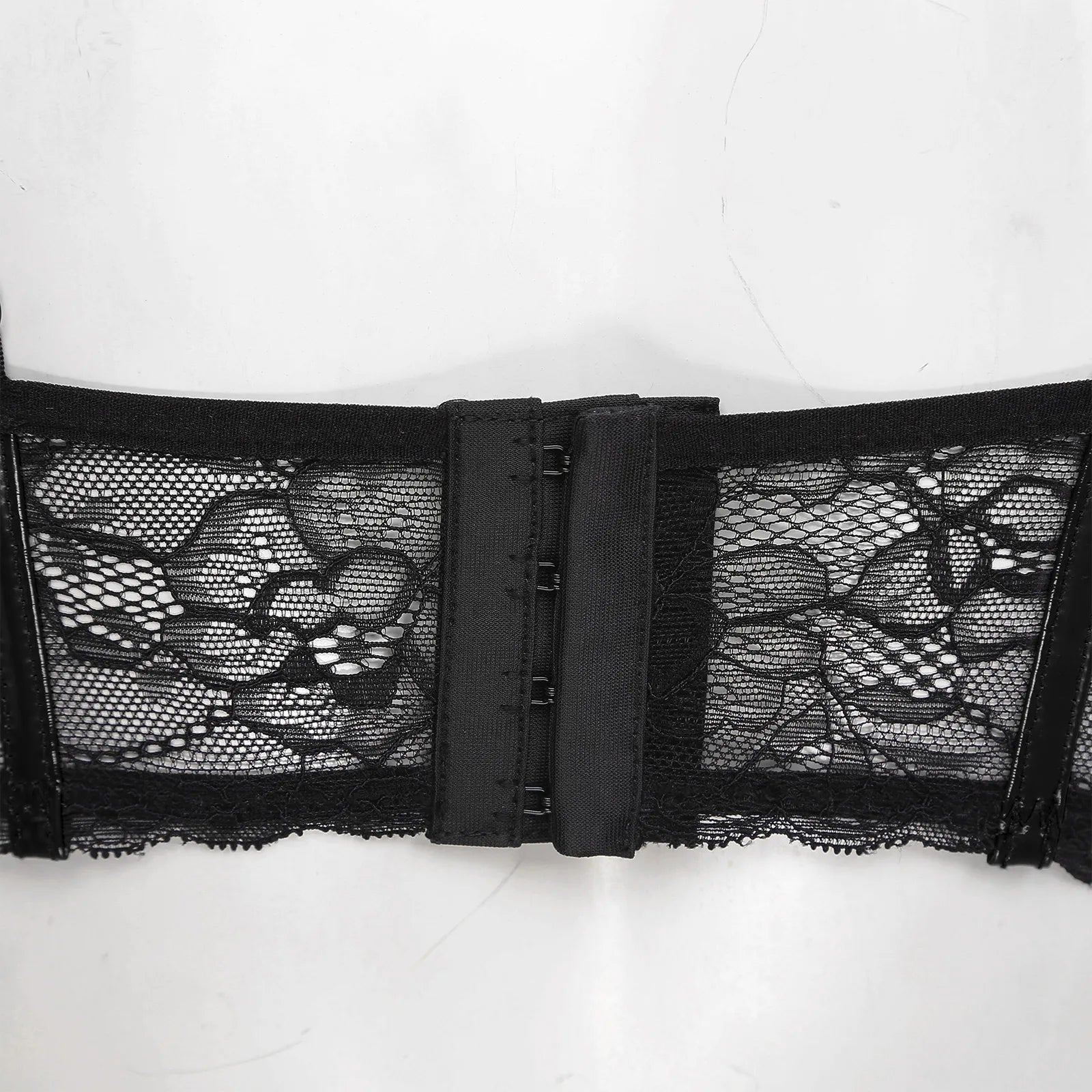 Soutien-gorge balconnet en cuir simili et dentelle Exécution - GUAPPAA