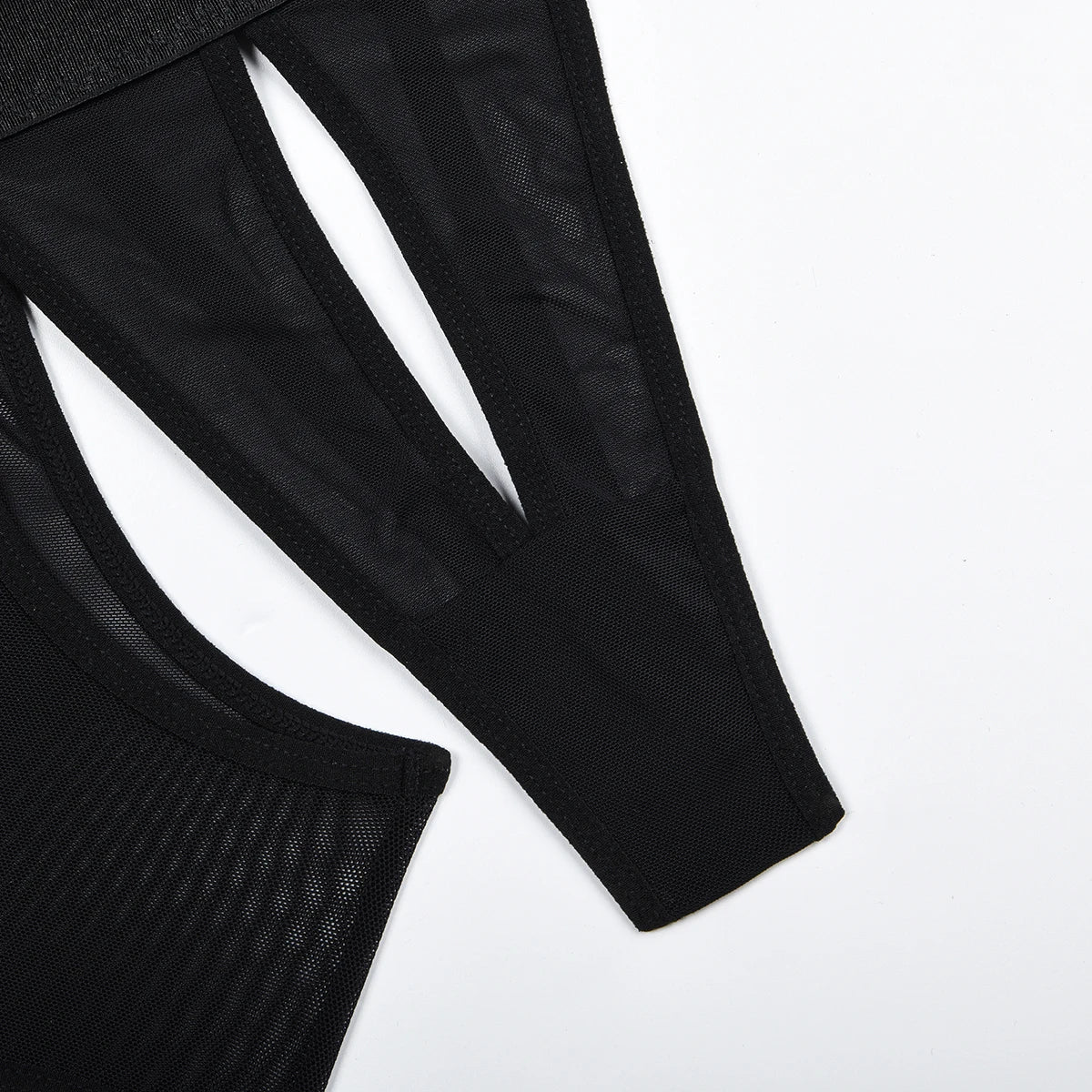 Ensemble lingerie 4 pièces noir string soutien-gorge à fentes porte-jarretelles et collier Matador - GUAPPAA