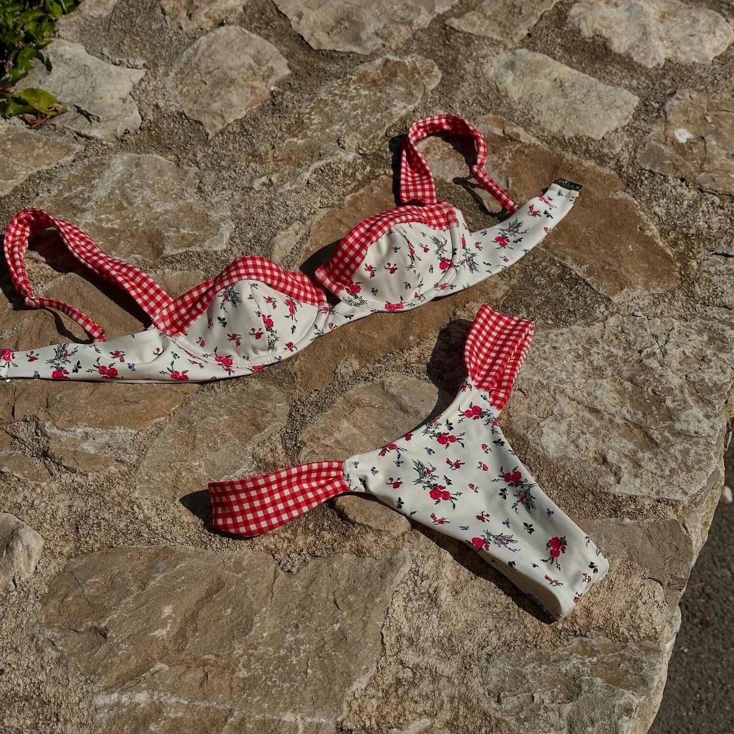 Troisième imprimé floral du bikini Cala Serena