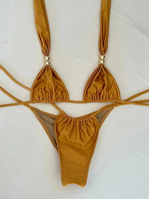 Silhouette complète du bikini brésilien Jávea