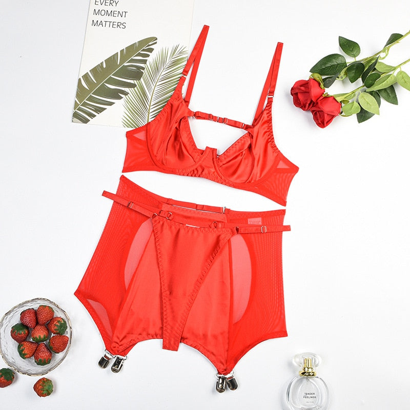 Lingerie fine ensemble trois pièces porte-jarretelles rétro noir rouge ouvert aux fesses St-Joseph - GUAPPAA
