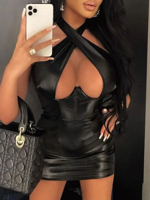 Vue arrière de la robe courte noire La Nuit Fendue, coupe slim pour tenue de soirée