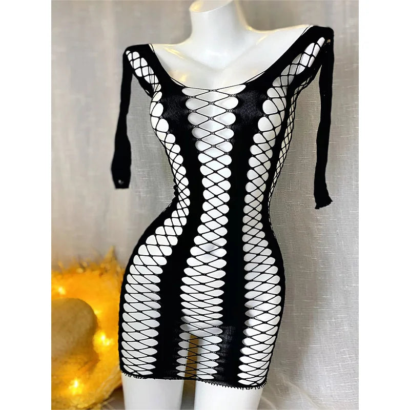 Robe de plage résille noire La Nuit Salée à manches longues, vue principale du cover-up femme