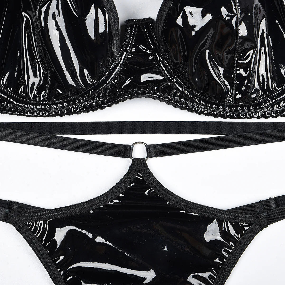 Présentation de l’ensemble lingerie La Nocturne Vernie