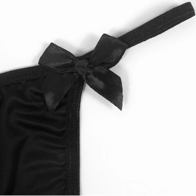 Le Fil Essentiel, détail de la coupe string taille basse et du textile tricoté